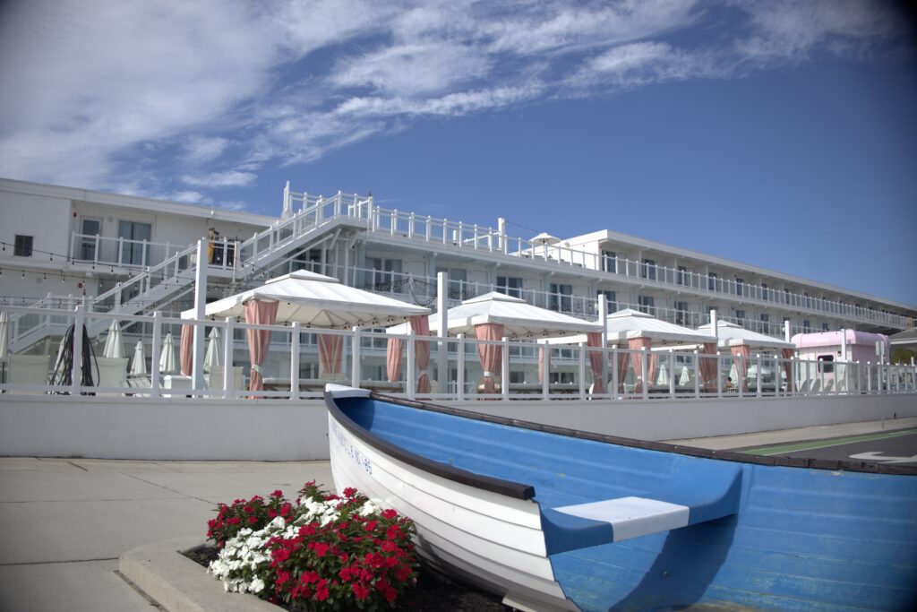 DEAL SECOND SUMMER 50% OFF 2ND NIGHT